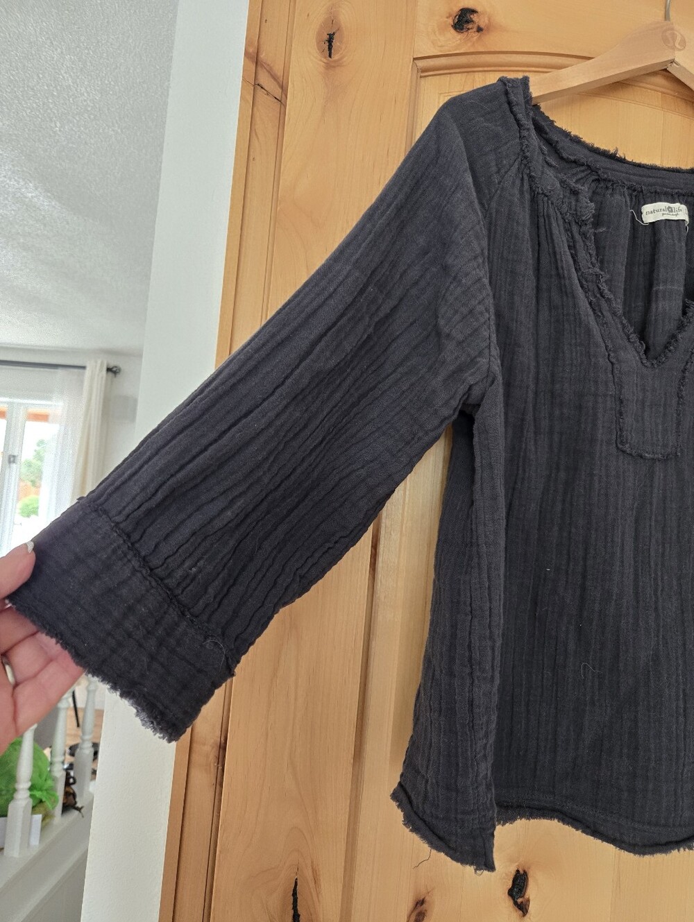 Natural Life Women's Black Gauze Pullover Top Large - Picture 4 of 9
